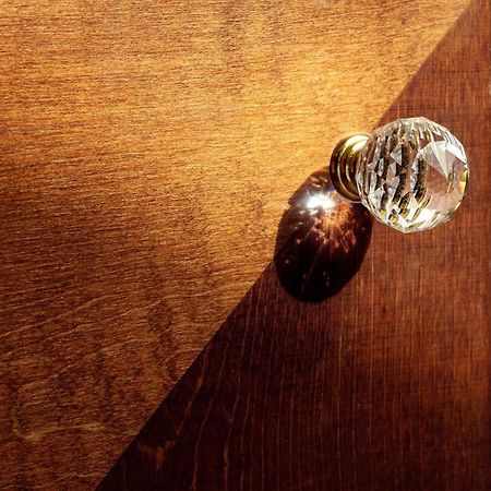 Cosmopolitan Hotel Прага Экстерьер фото A doorknob